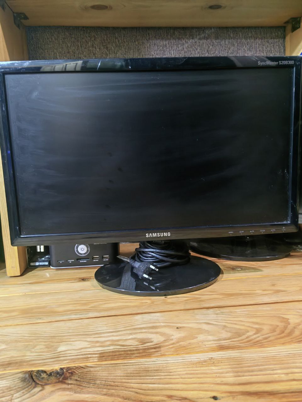 samsung s20b300b id:81